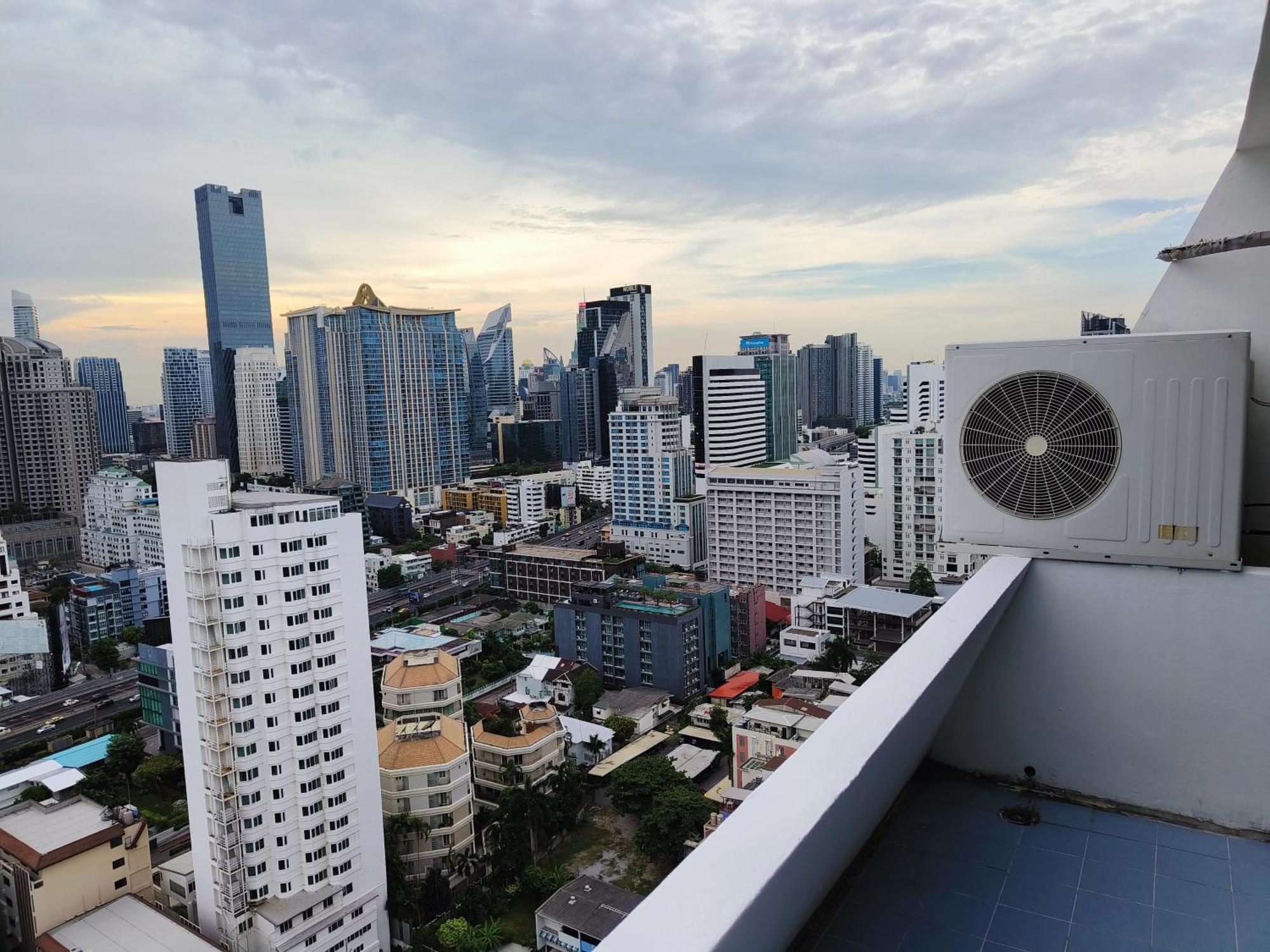Hotel Omni Tower Sukhumvit Nana Direct Bangkok Exteriér fotografie